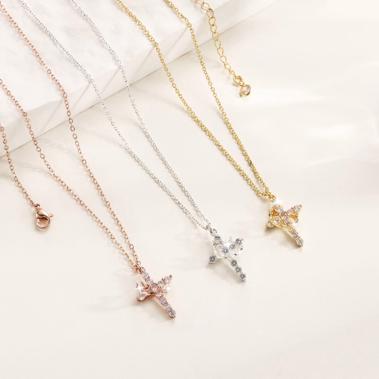 DIVINE LOVE NECKLACE